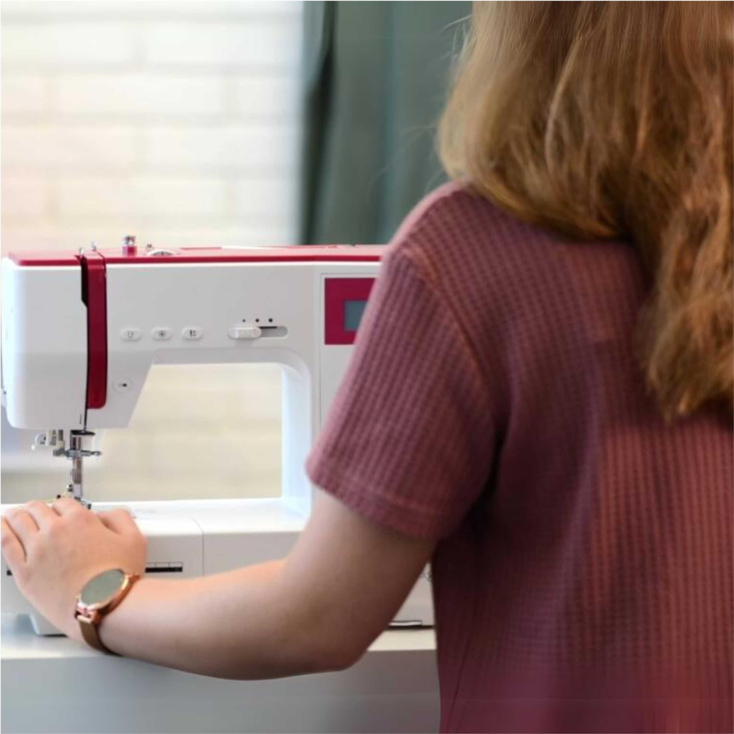 Bernette Sew&GO8 Machine à coudre ordinateur avec 197 programmes de couture, bras libre, écran multifonction, couture, patchwork, matelassage, White