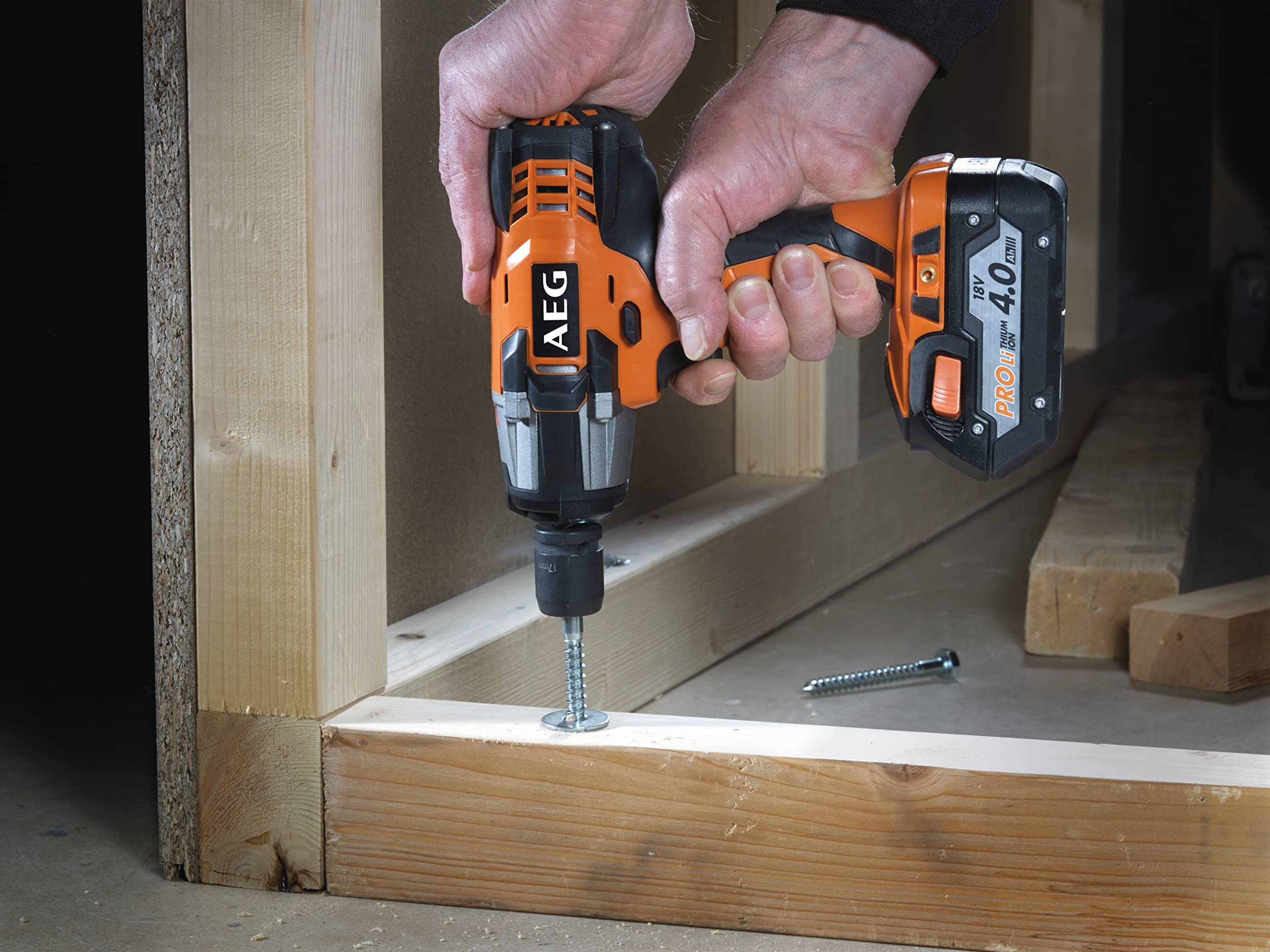 AEG - Boulonneuse à Chocs Sans Fil - Couple 360 Nm - Moteur Quadripolaire - Système Batterie Pro18V - Inclus 2 Batteries 4 Ah, Chargeur et Adaptateur - BSS18C12Z LI-402C